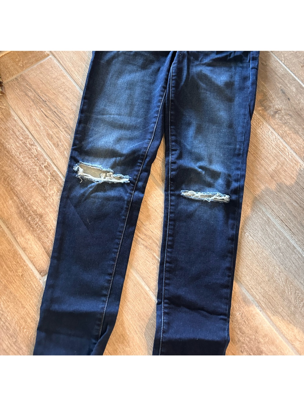 American Eagle Outfitters Women's Dark Blue Skinny Jeans with Distressed Knees